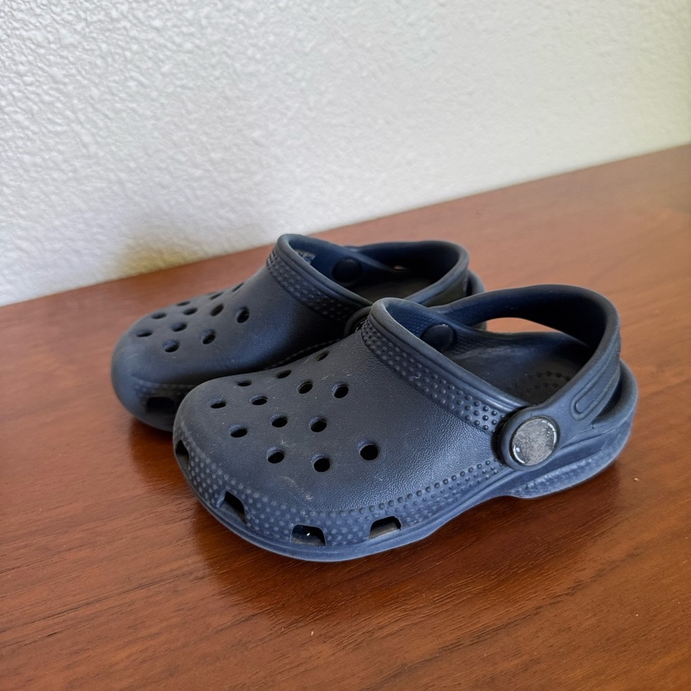 Crocs Toddler Size 7 Navy Blue